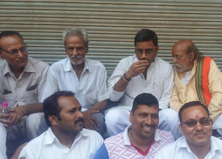The example of simplicity, the Yogi's minister chaupal with tea on the old Adi Varanasi