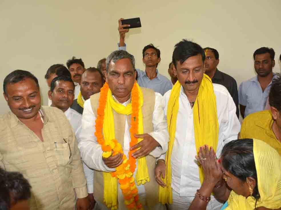 cm yogi cabinet minister says, tell problem we will find solution