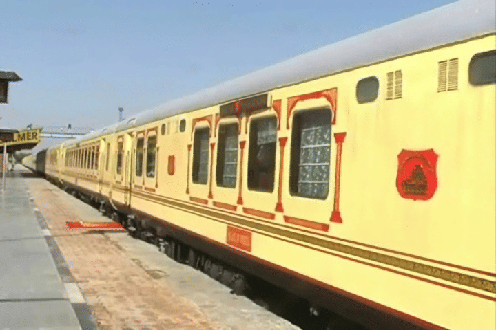 palace on wheels train