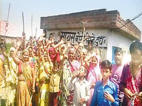 Demonstrating demolition of women in liquor contracts