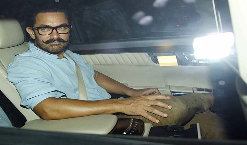 aamir khan visit karan johar to meet his twins
