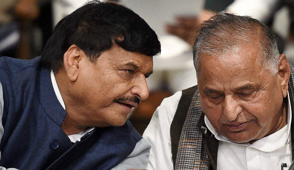 shivpal yadav with mulayam singh yadav 