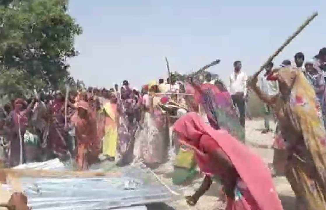 ठेकों पर धावा