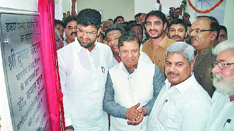 Dusiyant Supporters say's devi lal bjp bharat mata ki jai