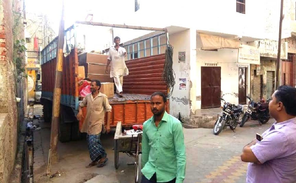 Yogiraj is preparing to flee from Kairana, merchant sent the goods