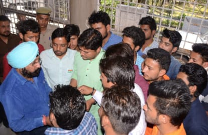 protest against liquor shops in all over uttarakhand 