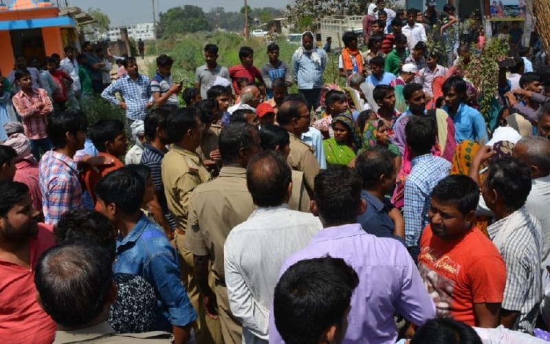 up citizen protest against liquor shops
