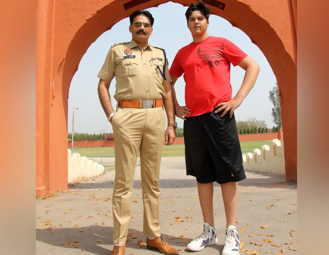 6 feet 10 inch height basketball player aman sadhu of punjab selected for nba