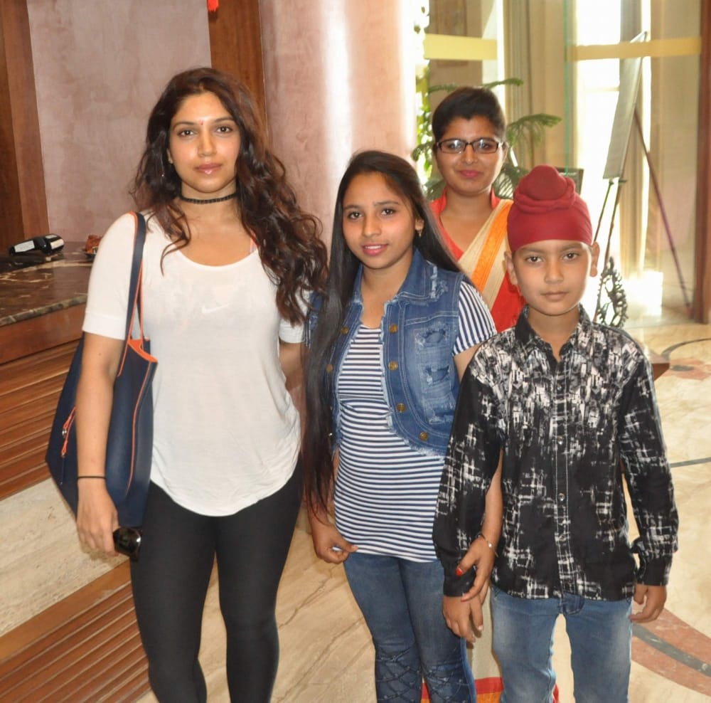 Bollywood actress bhumi Pednekar reached Rishikesh for shooting 