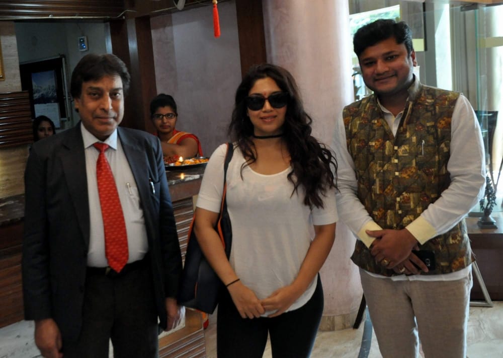 Bollywood actress bhumi Pednekar reached Rishikesh for shooting 