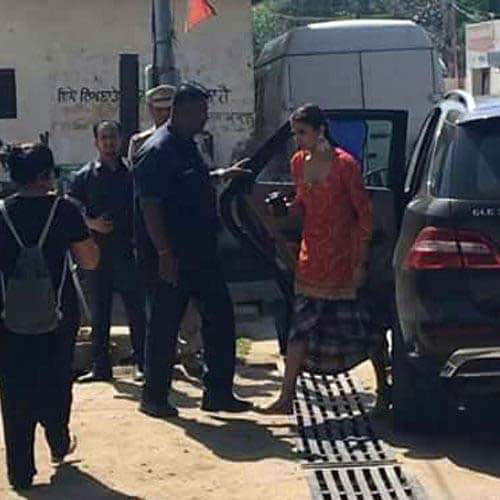Shahrukh Khan & Anushka Sharma Spotted IN Ludhiana For Imtiaz Ali's Next