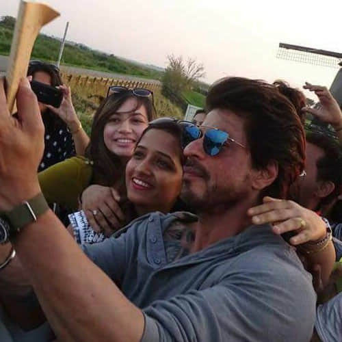 Shahrukh Khan & Anushka Sharma Spotted IN Ludhiana For Imtiaz Ali's Next