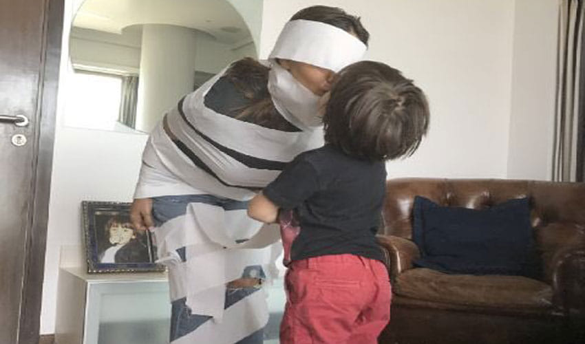 Shahrukh Khan Son AbRam Turns Mommy Gauri Khan In Real Mummy