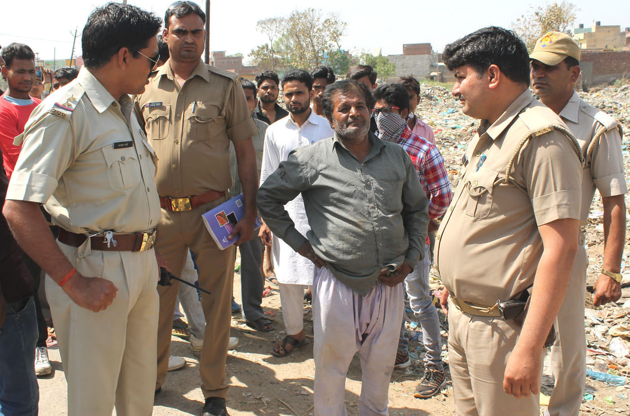 A truck full of animals caught, four arrested
