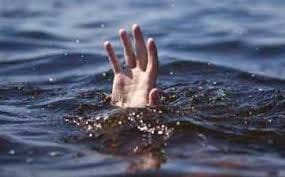 uncle and nephew deep into ganga, both died