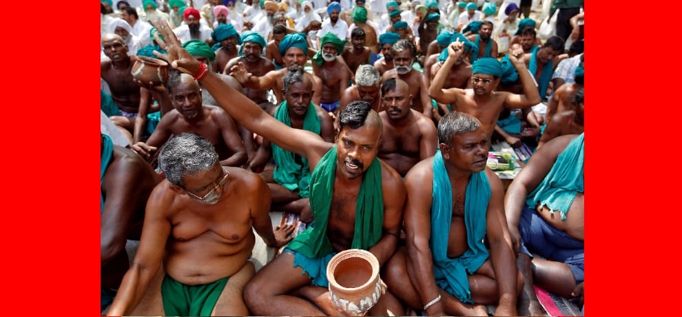 Tamil Nadu farmers protesting at Jantar Mantar joined by farmers from other states go half bald