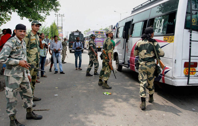 punjab bsf firing on pakistani Intruders at firozpur near satluj dariya
