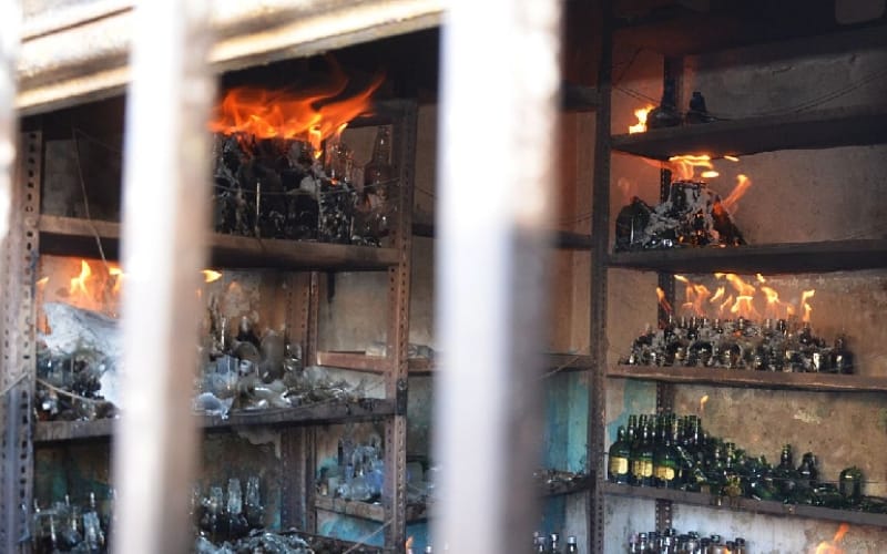 up citizen protest against liquor shops