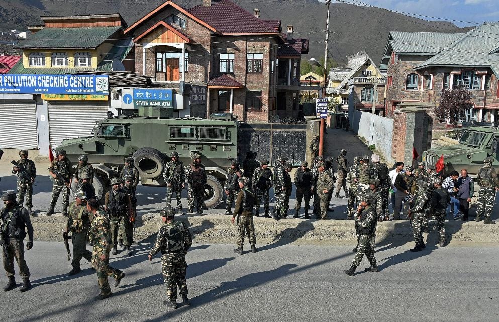 attack on CRPF convoy in Srinagar 5 injured