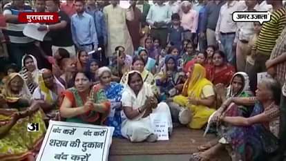 Demanding to stop liquor shop by singing hymns