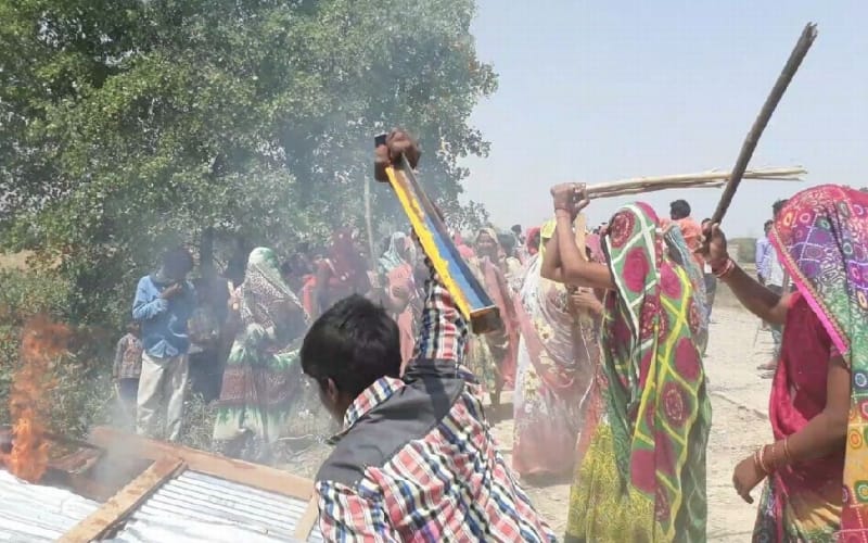 up citizen protest against liquor shops