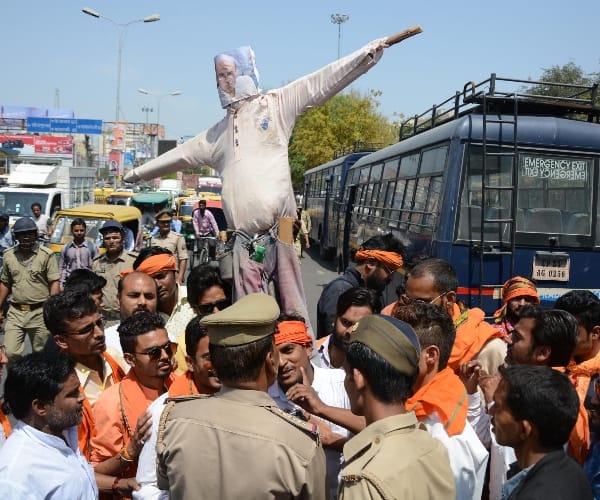 protest against prashant bhushan in Lucknow.