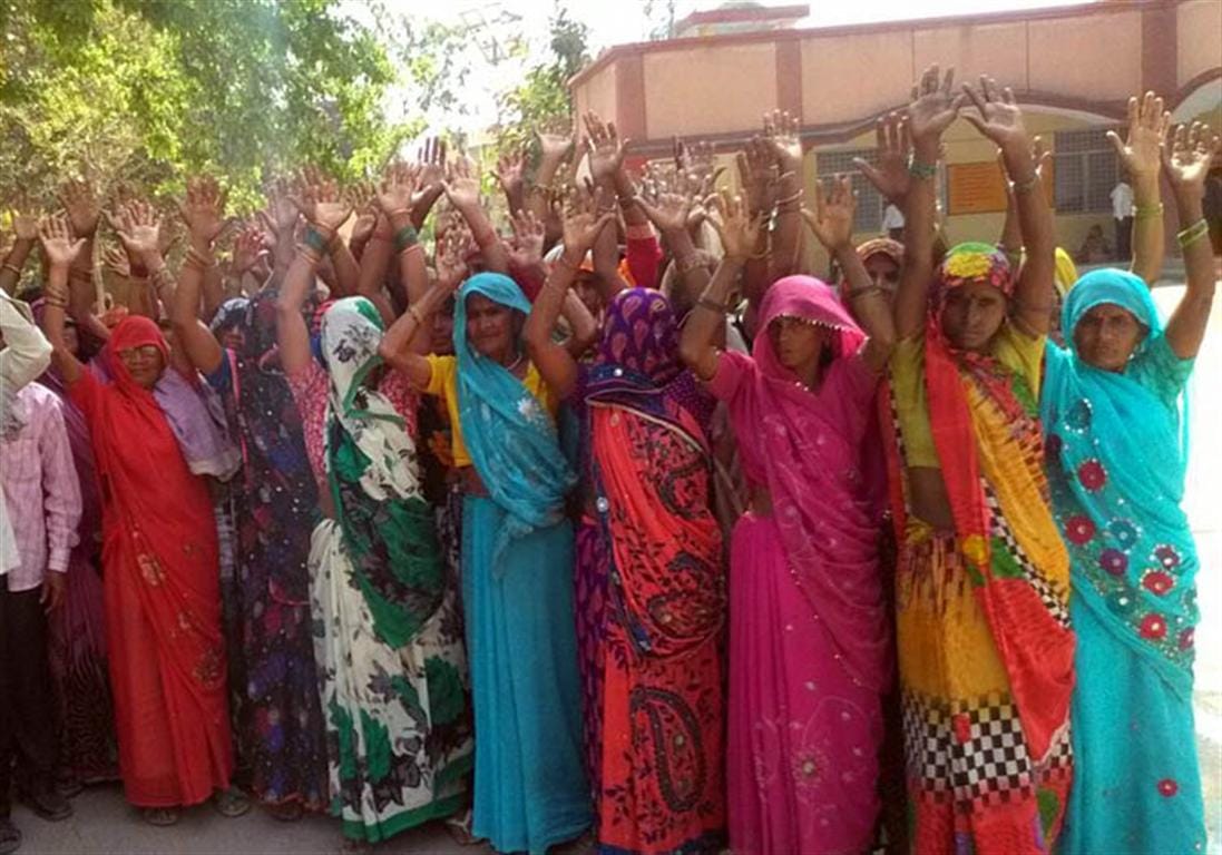 Protest against liquor contracts in Bastoi