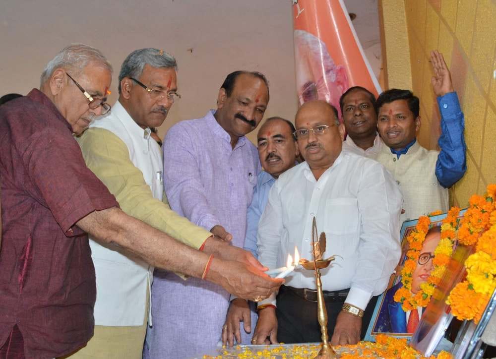 uttarakhand cm give suggestion to bjp workers