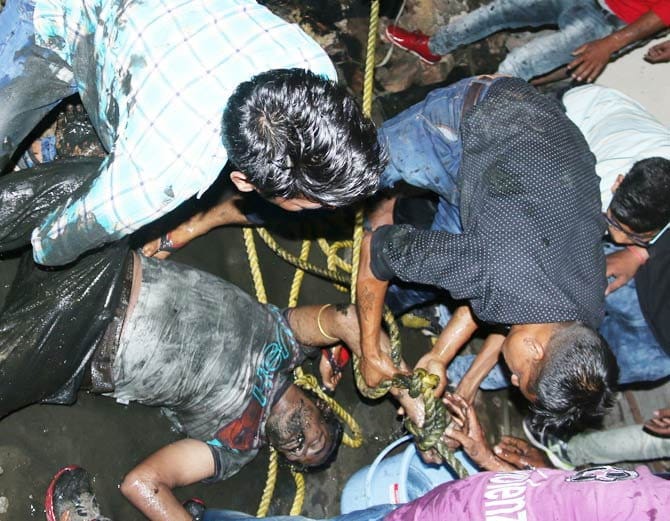 four died after being trapped in a safety tank in udaipur