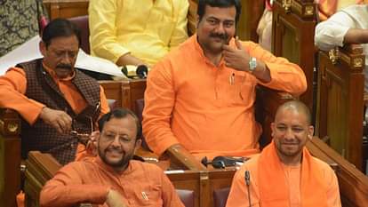 officers givvers powerpoint presntation to cm yogi, meeting goes till 1 am  