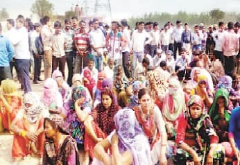 nausarpur ke graminon ne highway kabjaya