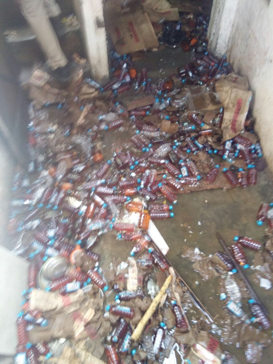 Women stopped contract of country liquor, run the staff and set fire in the shop