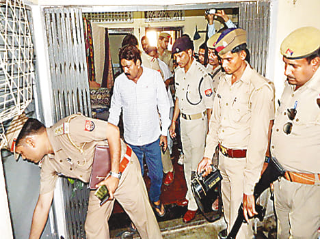 Crooks strangled with the intention of robbery