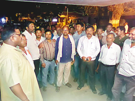 Plunder on the strength of the farmers, encroachment