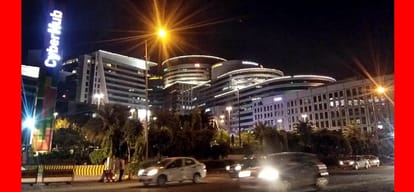 pub and bar owners of gurugram blocking roads so that their malls go 500 metres away from highway