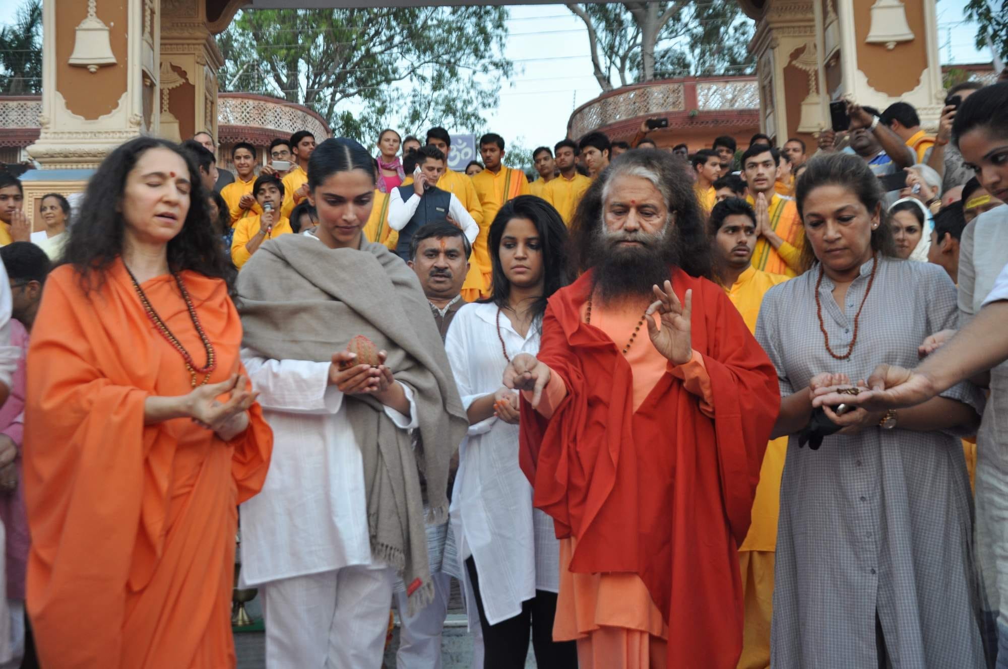 deepika padukone in rishikesh
