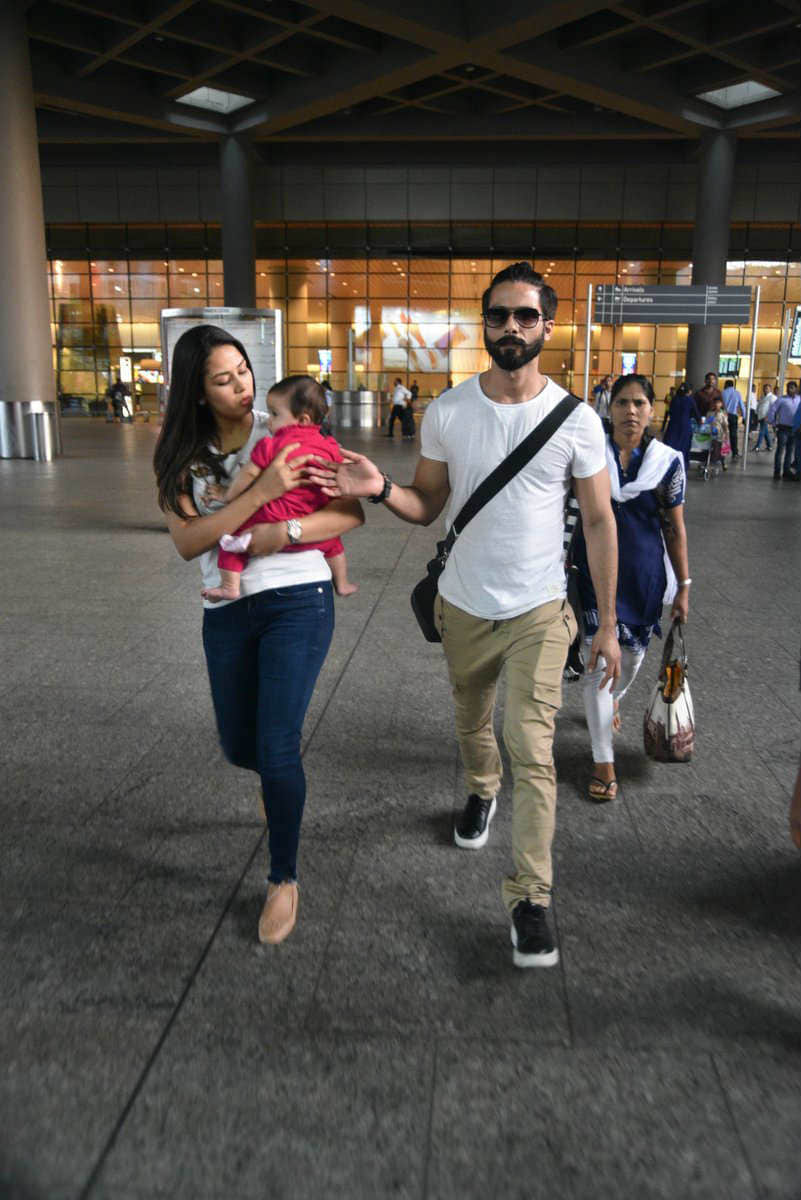 shahid kapoor and meera kapoor snapped with daughter misha at airport