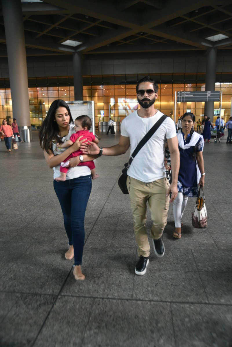 shahid kapoor and meera kapoor snapped with daughter misha at airport