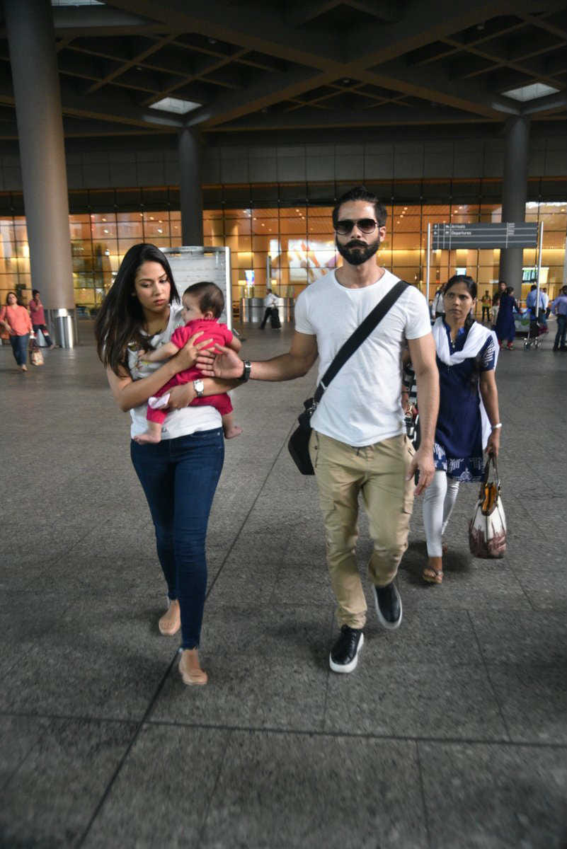 shahid kapoor and meera kapoor snapped with daughter misha at airport
