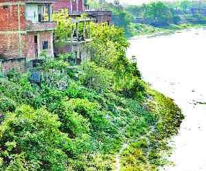  Buildings built by encroachment on the banks of river banks
