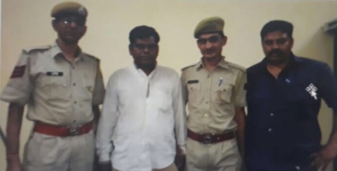 hawala broker arrested with rs 27 lakh cash from ajmer 
