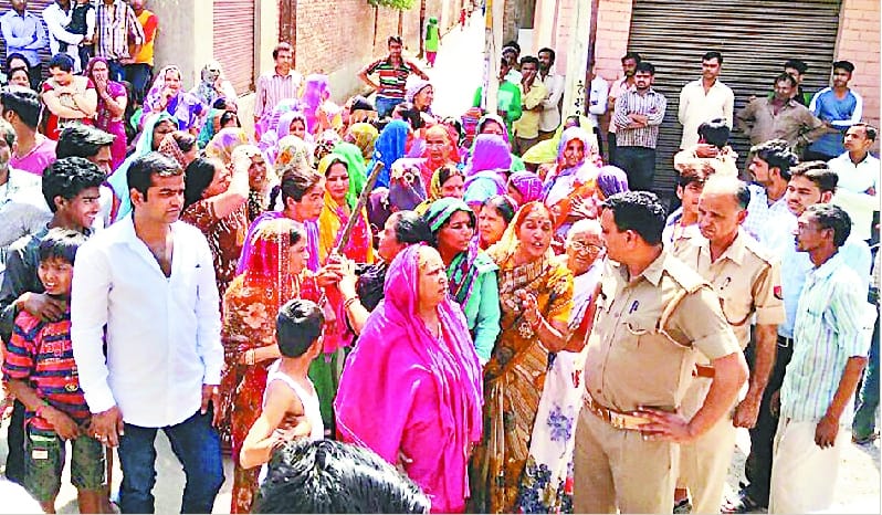 Protest against liquor contracts
