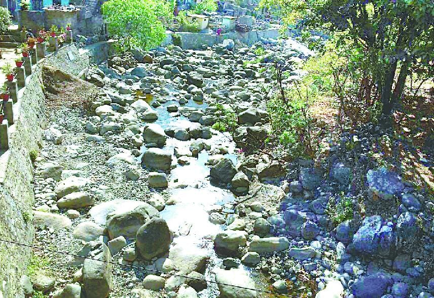 Continuous decrease in water level in Nigalapani