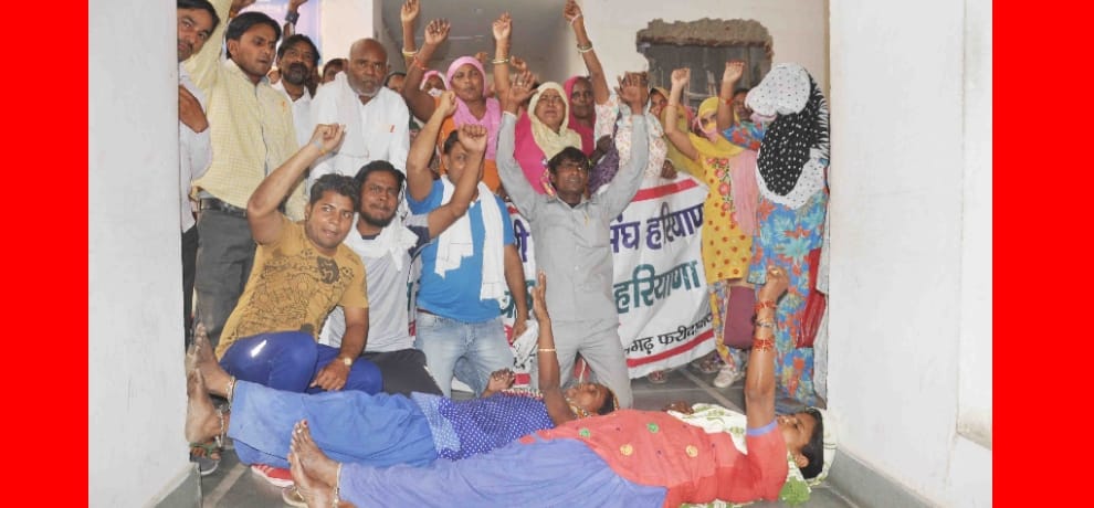 sweepers protest in huda office