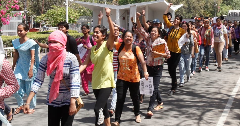 girl students clash with police on road at punjab university chandigarh due to fee increament