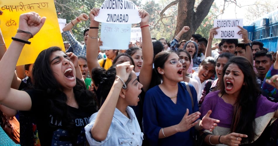 voilence by students in punjab university, many police officers injured in clash and stone pelting