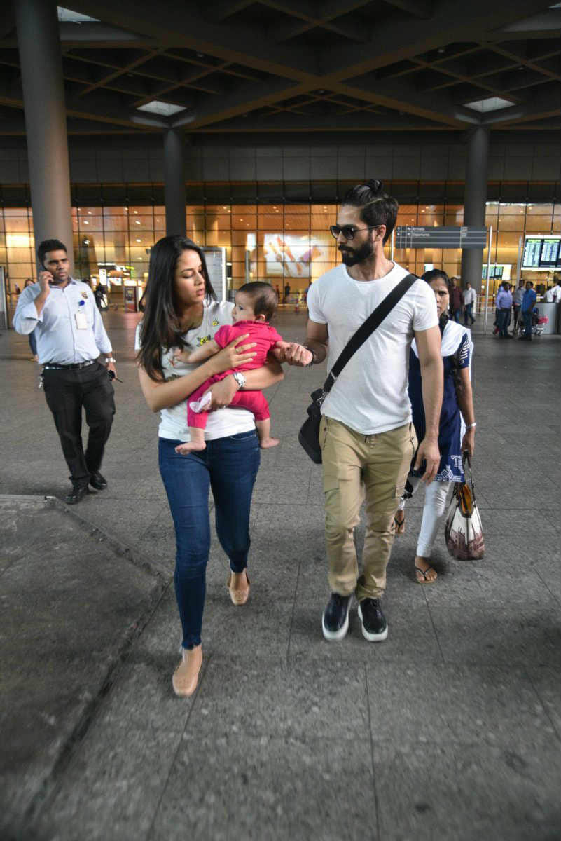 shahid kapoor and meera kapoor snapped with daughter misha at airport