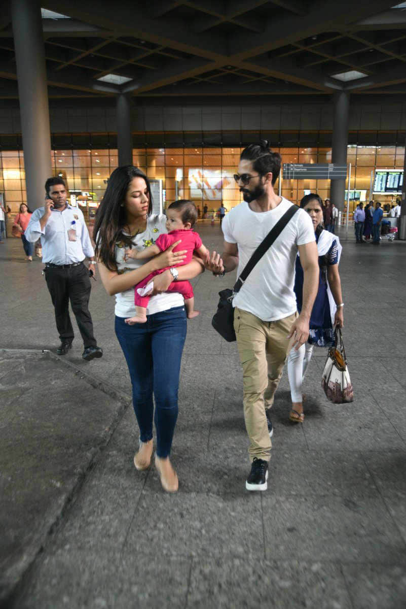 shahid kapoor and meera kapoor snapped with daughter misha at airport