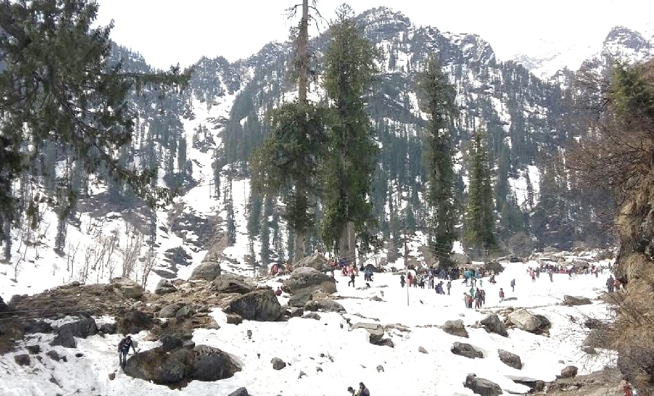 first snow fall in gulmarg