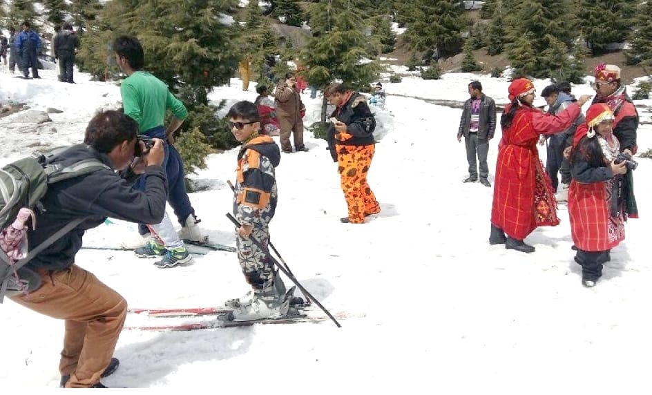 Fresh Snowfall at Himachal Hills, Weather updates.